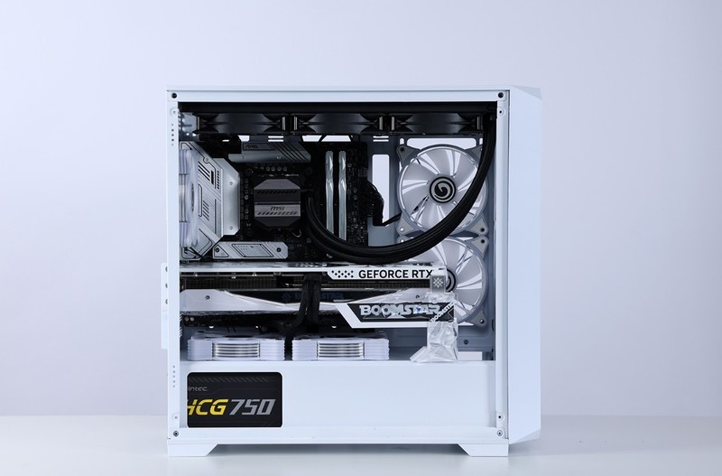 新一代特供神U小黑盒13490F性能咋样，配置咋选？装机实测告诉你