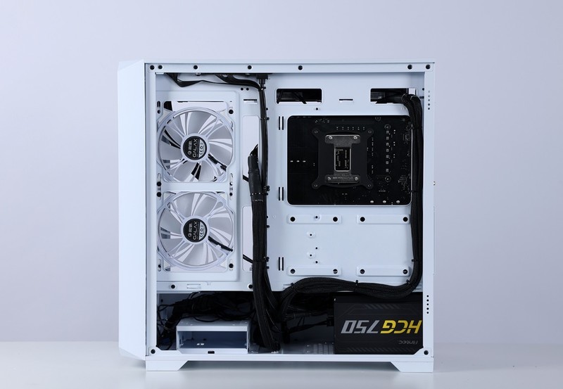 新一代特供神U小黑盒13490F性能咋样，配置咋选？装机实测告诉你