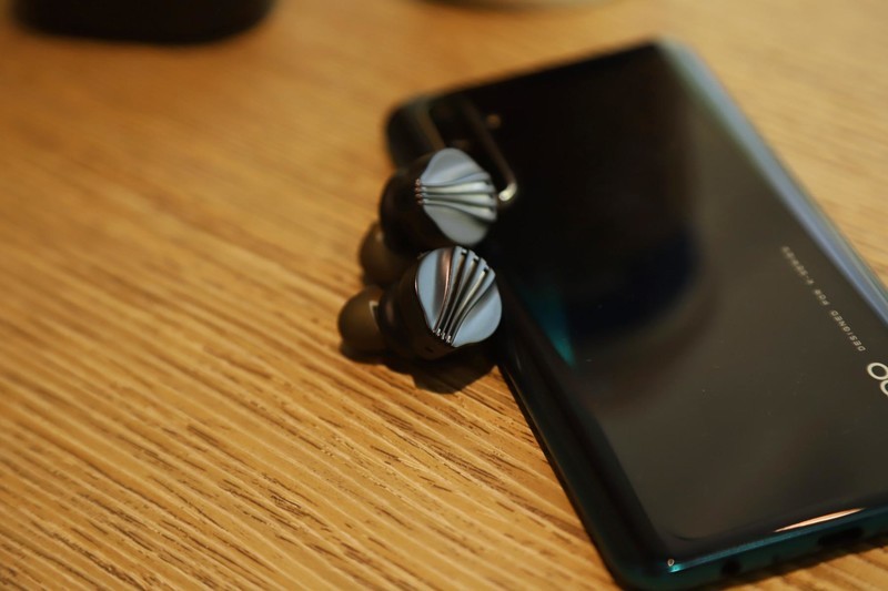 纤毫毕现，飞傲（FiiO）FW5一圈两铁真无线HiFi蓝牙耳机开箱