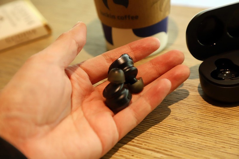 纤毫毕现，飞傲（FiiO）FW5一圈两铁真无线HiFi蓝牙耳机开箱