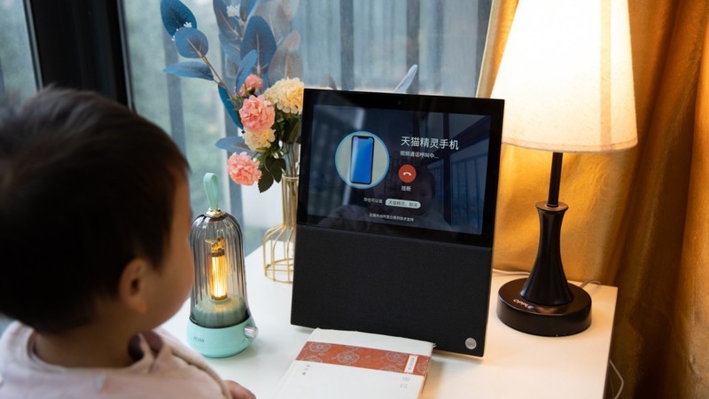 天猫精灵V10智能屏评测，老人小孩都爱用它