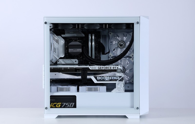 新一代特供神U小黑盒13490F性能咋样，配置咋选？装机实测告诉你