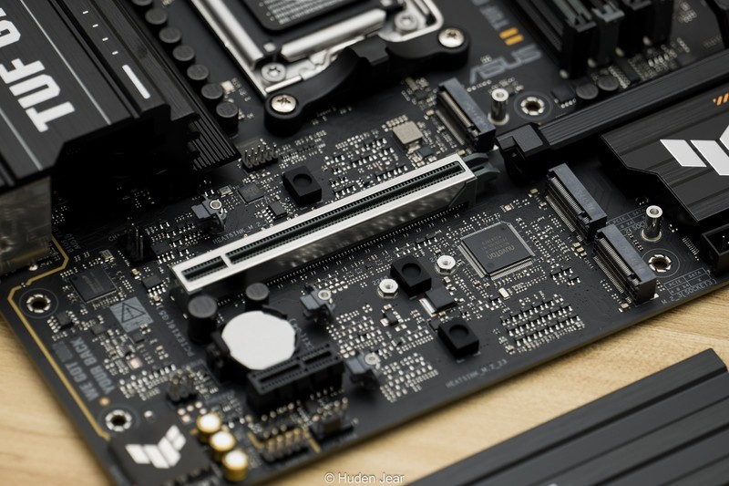 华硕主板发布：开箱图赏拆解TUF GAMING B850M-PLUS WIFI