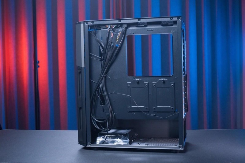 200多元买RGB机箱？应该没比它更合适的了，骨伽双刃装机