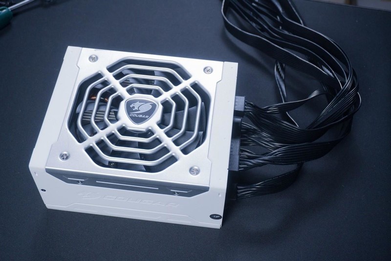 200多元买RGB机箱？应该没比它更合适的了，骨伽双刃装机