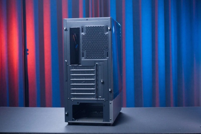 200多元买RGB机箱？应该没比它更合适的了，骨伽双刃装机