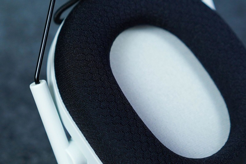 更低的延迟、更快的响应，雷蛇旋风黑鲨V2专业版无线游戏耳机体验