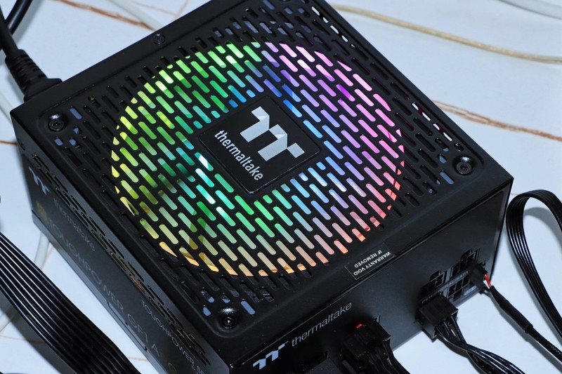 RGB 金牌电源，TT TOUGHPOWER GF1 ARGB 750W