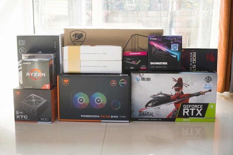 200多元买RGB机箱？应该没比它更合适的了，骨伽双刃装机