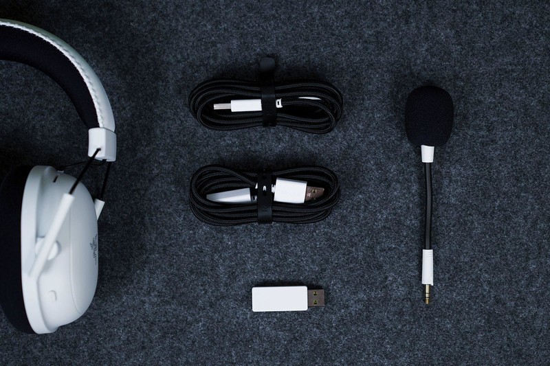 更低的延迟、更快的响应，雷蛇旋风黑鲨V2专业版无线游戏耳机体验