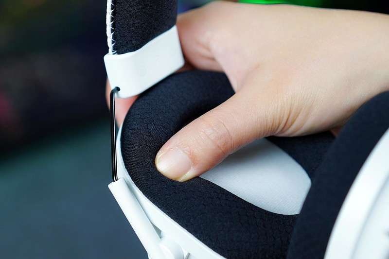 更低的延迟、更快的响应，雷蛇旋风黑鲨V2专业版无线游戏耳机体验