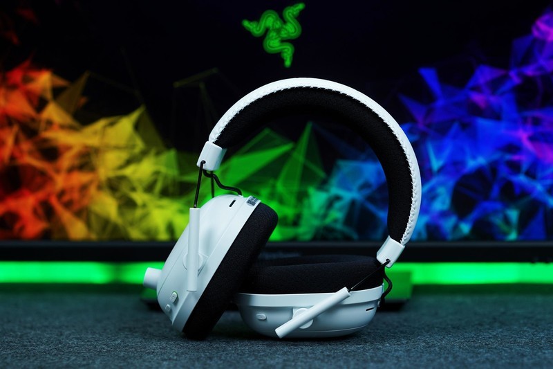 更低的延迟、更快的响应，雷蛇旋风黑鲨V2专业版无线游戏耳机体验