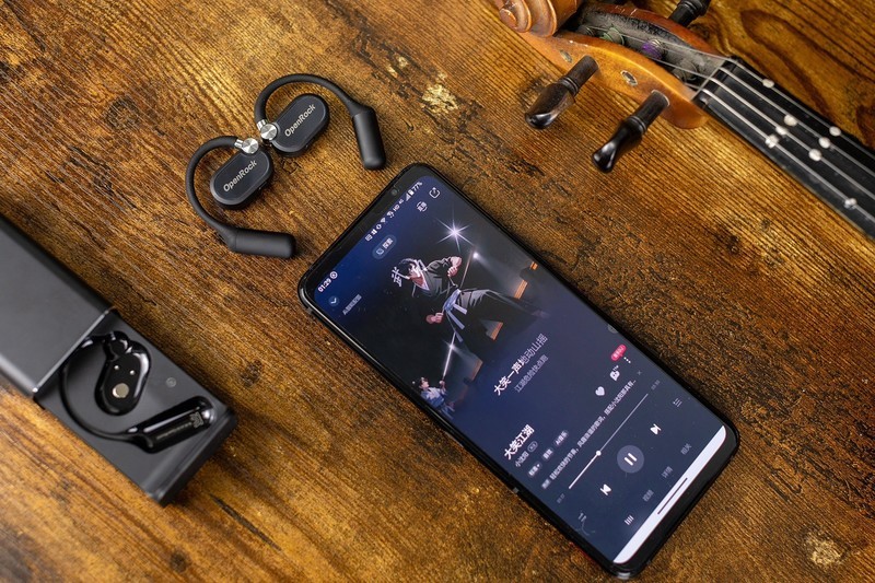 开放式耳机佩戴新体验，开石OpenRock X 双转轴设计久戴也舒适