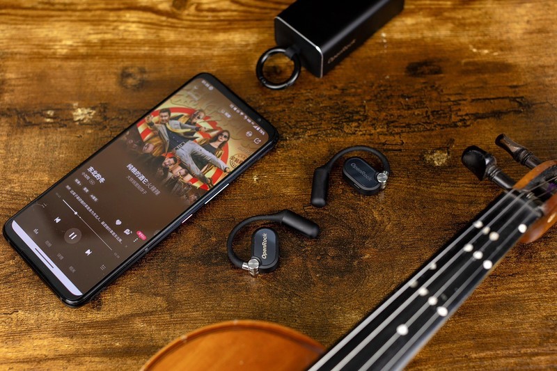 开放式耳机佩戴新体验，开石OpenRock X 双转轴设计久戴也舒适