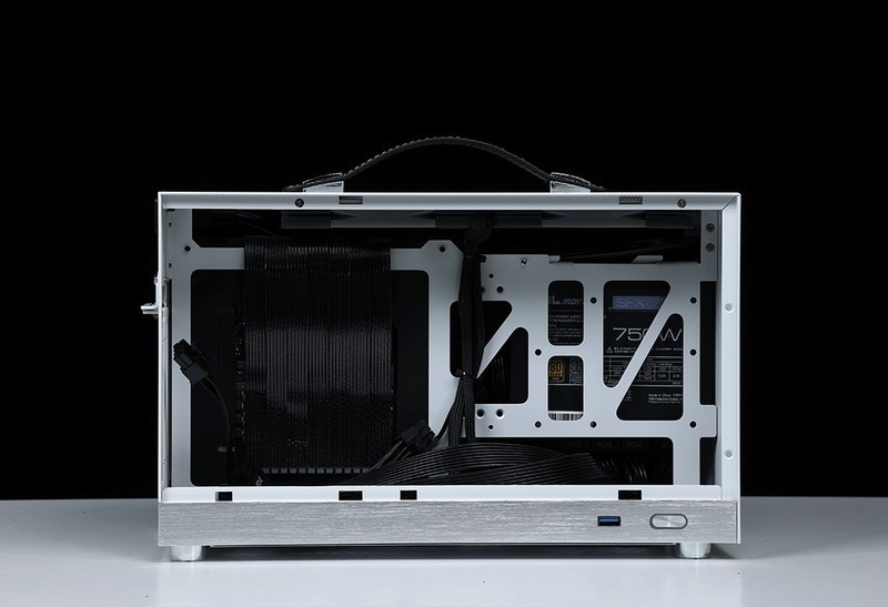 回家过年也要爽玩3A大作，将3080显卡塞进闪鳞S400小机箱攒个便携小钢炮主机