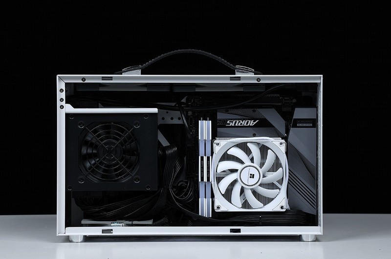 回家过年也要爽玩3A大作，将3080显卡塞进闪鳞S400小机箱攒个便携小钢炮主机