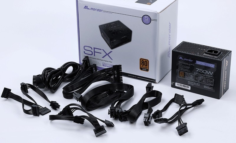 回家过年也要爽玩3A大作，将3080显卡塞进闪鳞S400小机箱攒个便携小钢炮主机