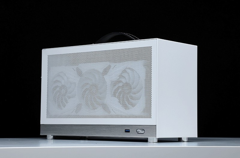 回家过年也要爽玩3A大作，将3080显卡塞进闪鳞S400小机箱攒个便携小钢炮主机