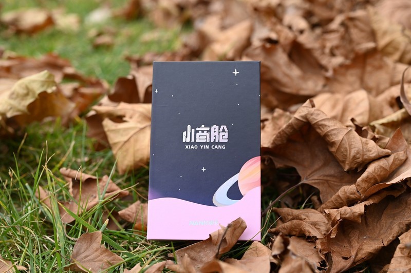 设计有趣的轻巧真无线，体积小续航长，小音舱上手