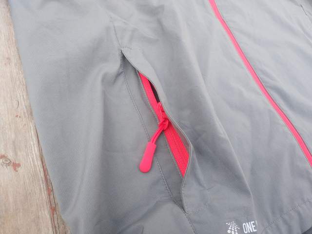 国内现在真的是卷过分了，防晒服都按不住了，开始卷遮热了