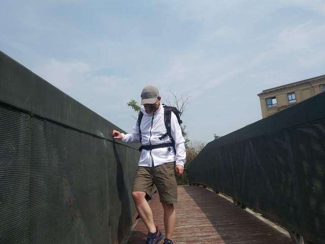 国内现在真的是卷过分了，防晒服都按不住了，开始卷遮热了