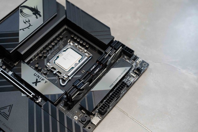 一键9600MHz，微星MEG Z890 UNIFY-X主板傻瓜超频教学