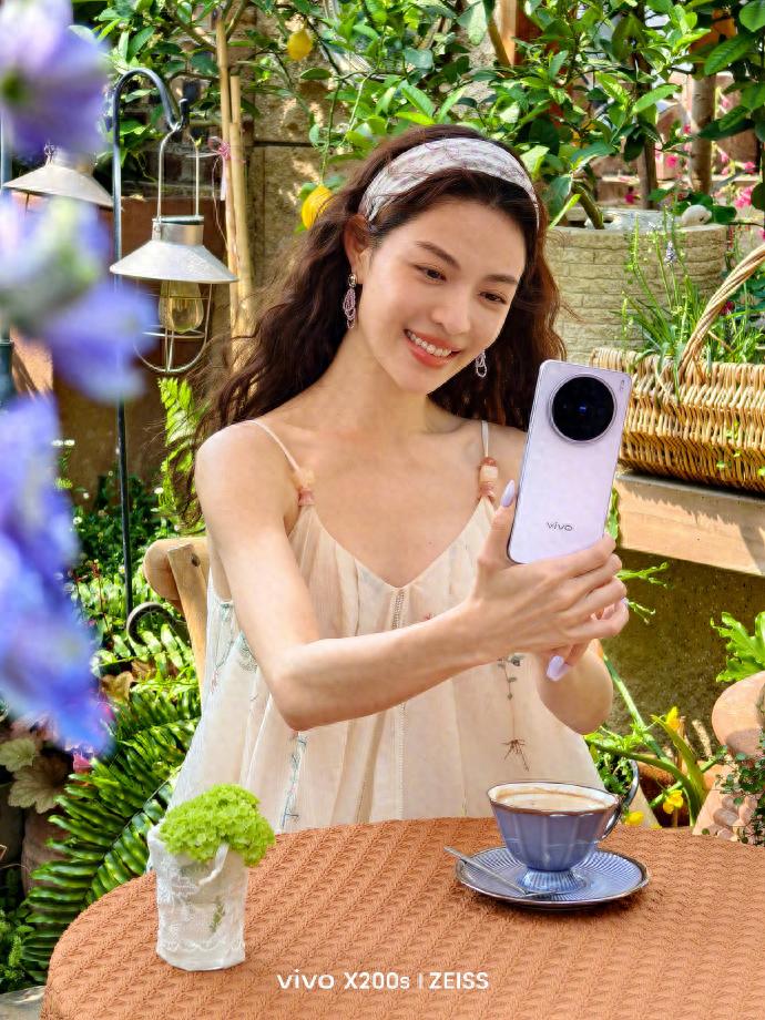 vivo X200s果味直屏王者，影像小灭霸能否挑战苹果？