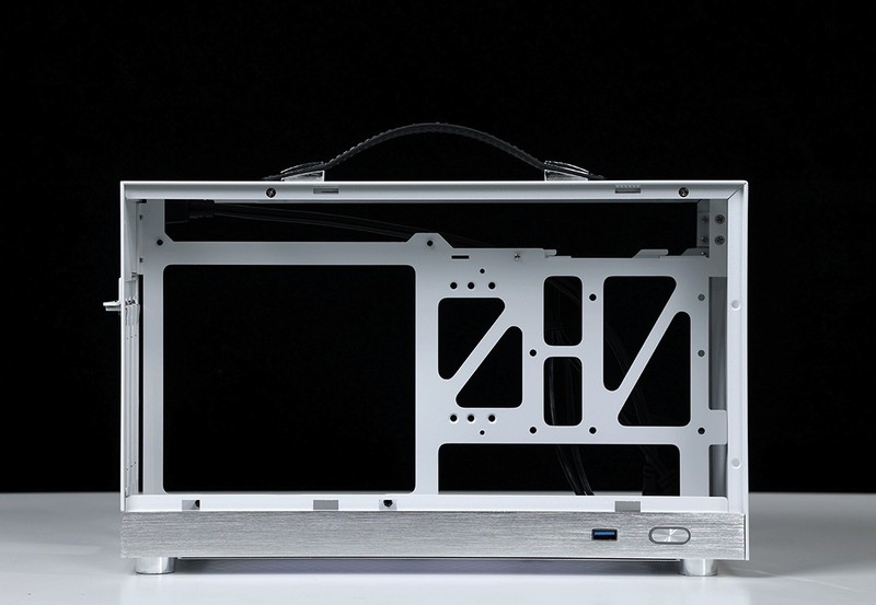 回家过年也要爽玩3A大作，将3080显卡塞进闪鳞S400小机箱攒个便携小钢炮主机