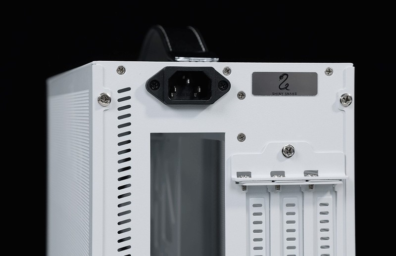 回家过年也要爽玩3A大作，将3080显卡塞进闪鳞S400小机箱攒个便携小钢炮主机