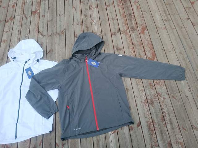 国内现在真的是卷过分了，防晒服都按不住了，开始卷遮热了