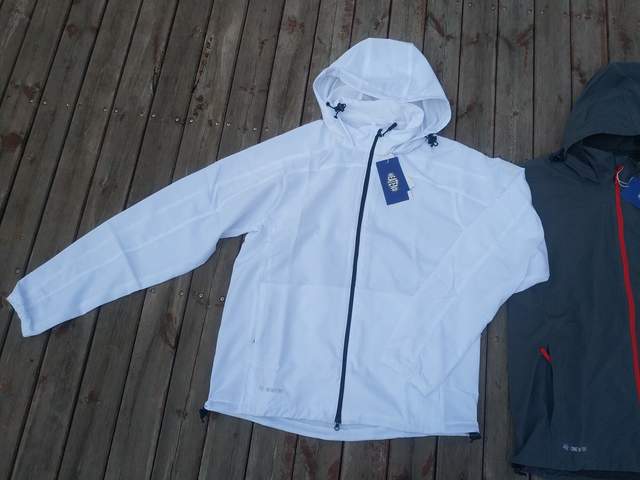 国内现在真的是卷过分了，防晒服都按不住了，开始卷遮热了