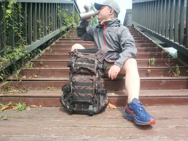 国内现在真的是卷过分了，防晒服都按不住了，开始卷遮热了