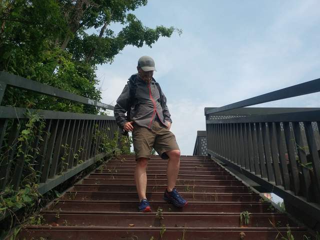 国内现在真的是卷过分了，防晒服都按不住了，开始卷遮热了