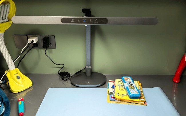 上千块的台灯是智商税吗？揭秘！劣质护眼台灯的四大智商税陷阱