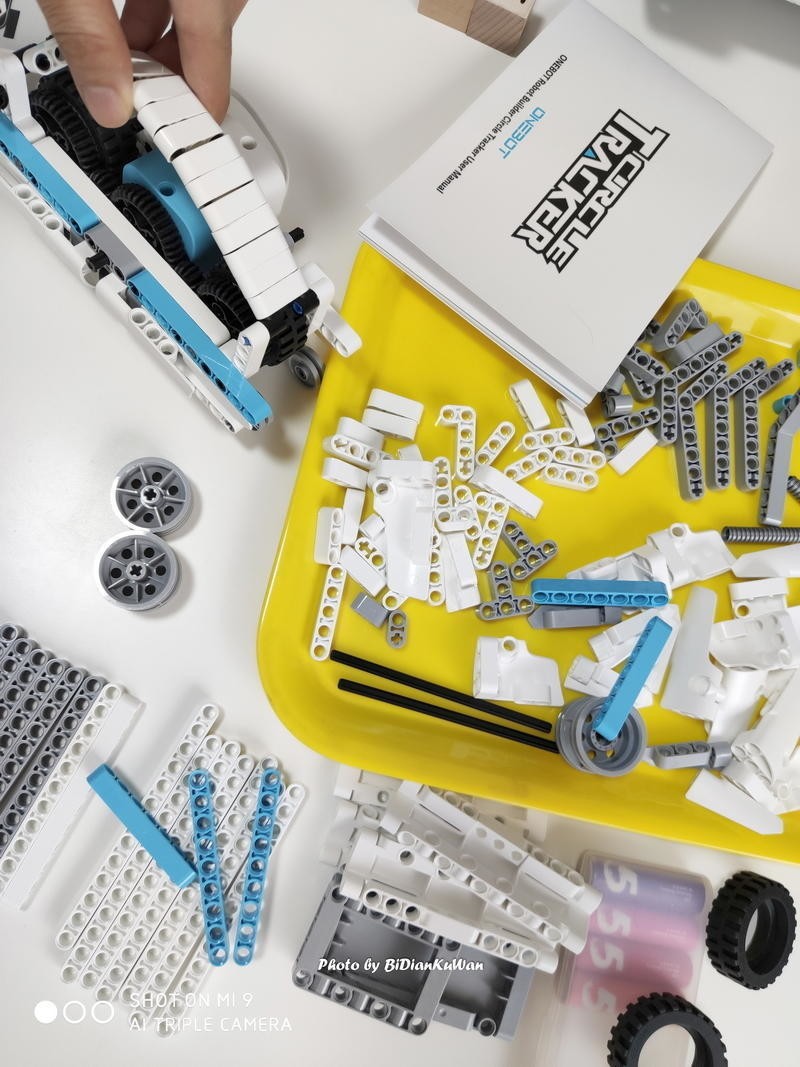 编程要从娃娃抓起？OneBot反履机甲积木机器人，快乐早教速成码农