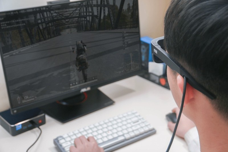 年轻人第二块私密显示屏！无需APP即插即用，YOGA智能眼镜T1体验