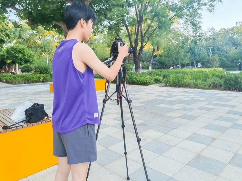 新手拍摄务必选对三脚架！百元相机三脚架体验，真的不是越贵越好