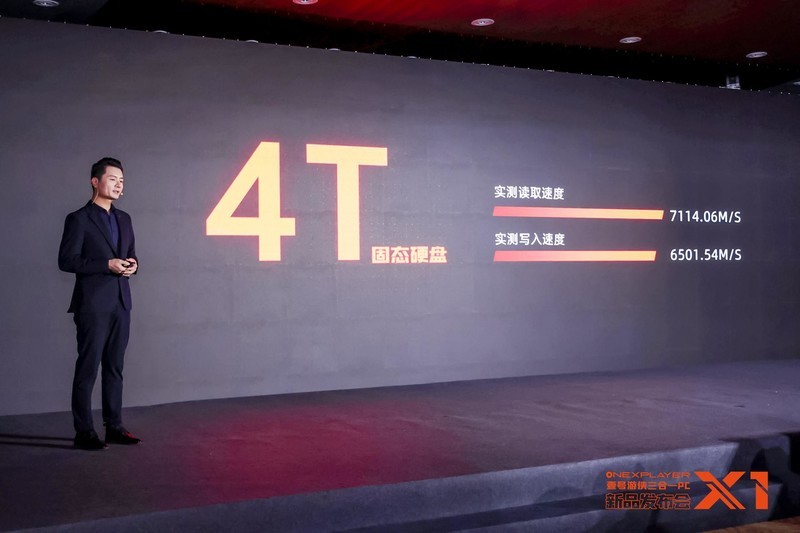 OneXPlayer壹号游侠X1，搭载Ultra 7 155H处理器，三种形态切换