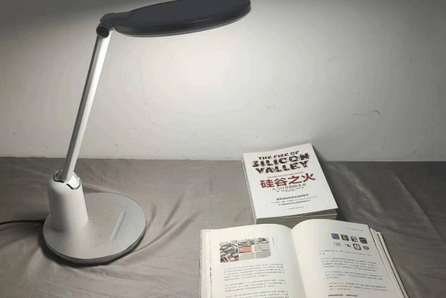 学生护眼灯哪个牌子最好？十大护眼学生用台灯品牌排行曝光
