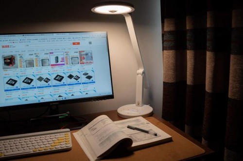 护眼灯最好的品牌排行榜前十名热销推荐：学生护眼台灯怎么选购