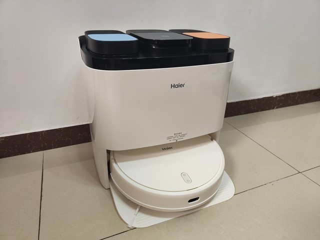 海尔全能扫拖机器人新品 免倒垃圾免手洗拖布