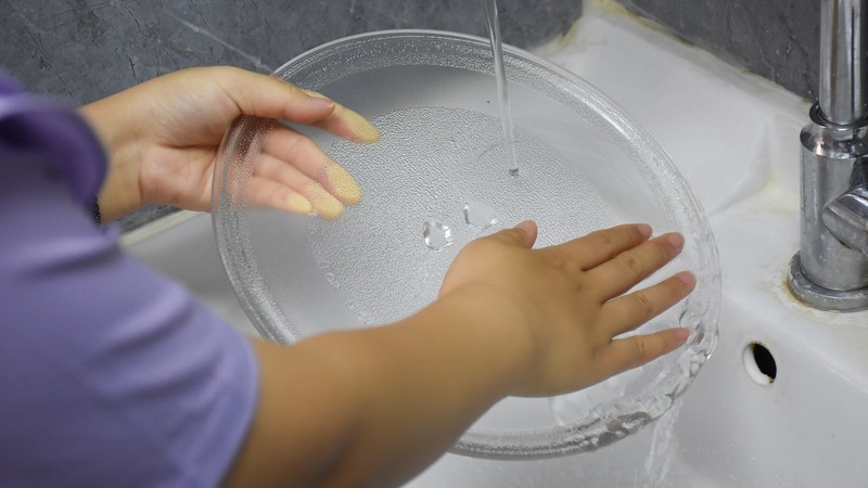 米家微波炉20L：五档加热，翻热解冻全搞定！