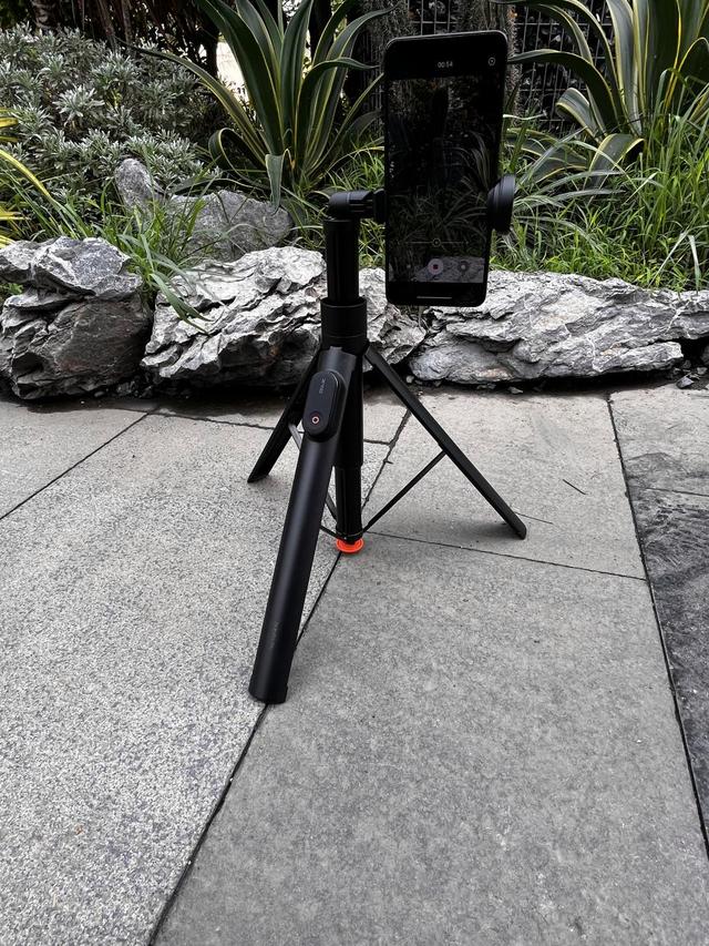 旅行高端自拍杆体验——SEAJIC施吉客大力神落地自动弹开专利支架