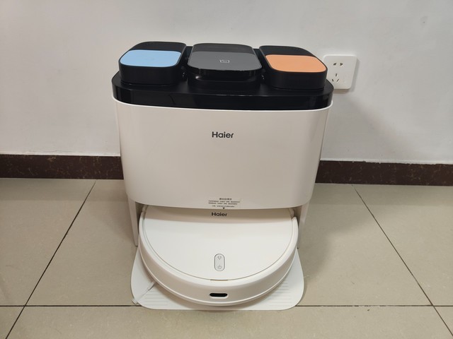 海尔全能扫拖机器人新品 免倒垃圾免手洗拖布