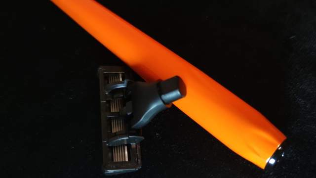 焕醒星洞小飞碟手动剃须刀——磁悬浮支撑技术下的“屹立不倒”！