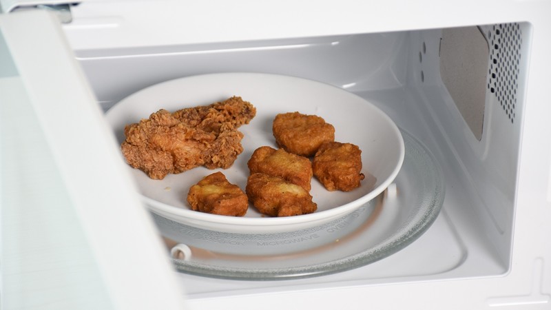 米家微波炉20L：五档加热，翻热解冻全搞定！