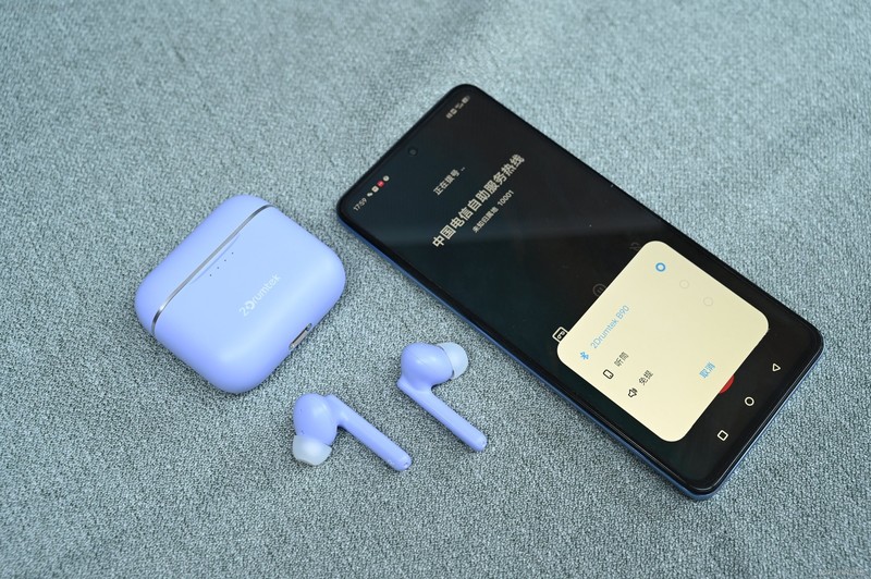 双料振膜为音质加分，设计也很漂亮，双飞燕二皮B90主动降噪耳机上手