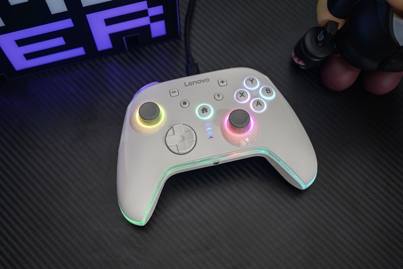 PC、NS、安卓、苹果四平台兼容，3A大作玩家的利器，联想S03三模无线游戏手柄