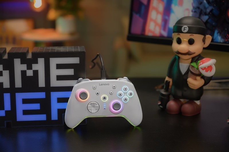 PC、NS、安卓、苹果四平台兼容，3A大作玩家的利器，联想S03三模无线游戏手柄