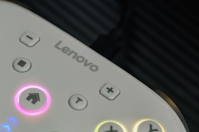 PC、NS、安卓、苹果四平台兼容，3A大作玩家的利器，联想S03三模无线游戏手柄